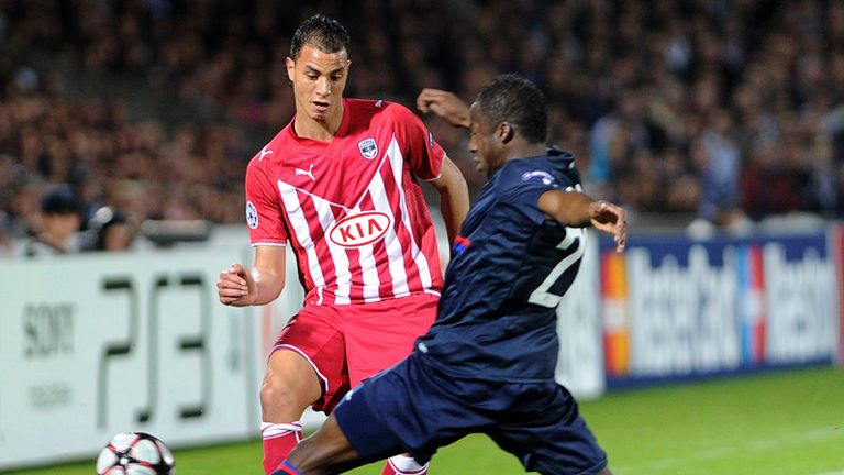 Marouane Chamakh attempts to create an opening for Bordeaux