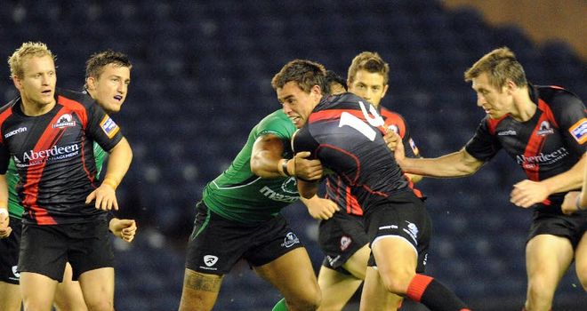 Edinburgh&#39;s Lee Jones takes the attack to Connacht