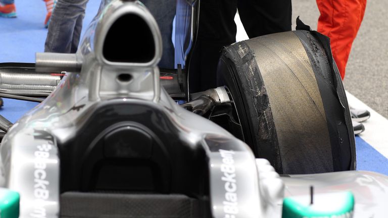 Lewis Hamilton: Had tyre issues in Bahrain