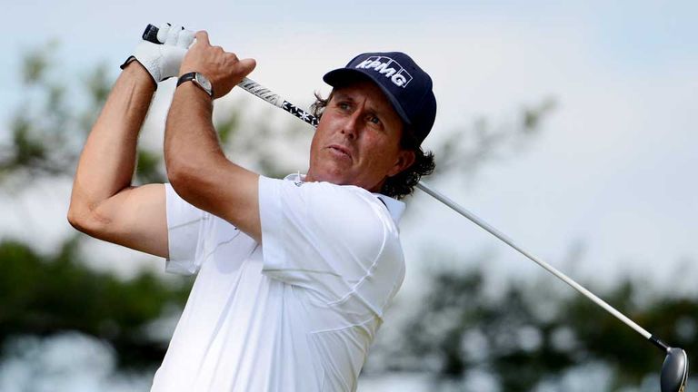 Phil Mickelson: Three birdies on the back nine