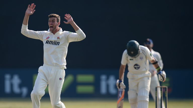 Reece Topley appeals for the wicket of Daryl Mitchell of Worcestershire during the LV= County Championship Division Two game between Essex and Worcestershire at Chelmsford