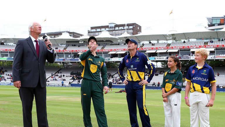 Chris Read of Nottinghamshire (2ndL) toss the coin with Mark Wallace of Glamorgan (3rdL) looking on ahead of the Yorkshire Bank 40 Final match between Glamorgan and Nottinghamshire at Lord's Cricket Ground on September 21, 2013 in London, England