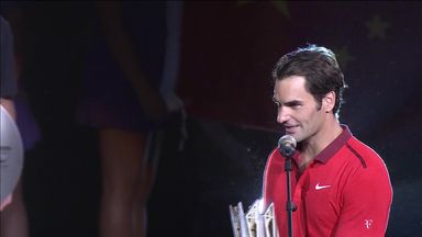 Federer wins in China
