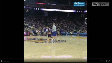 Curry make amazing half-court shot